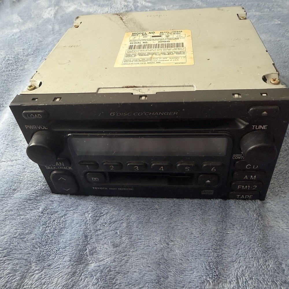 Toyota OEM radio head unit, model number 86120-0C040‎
